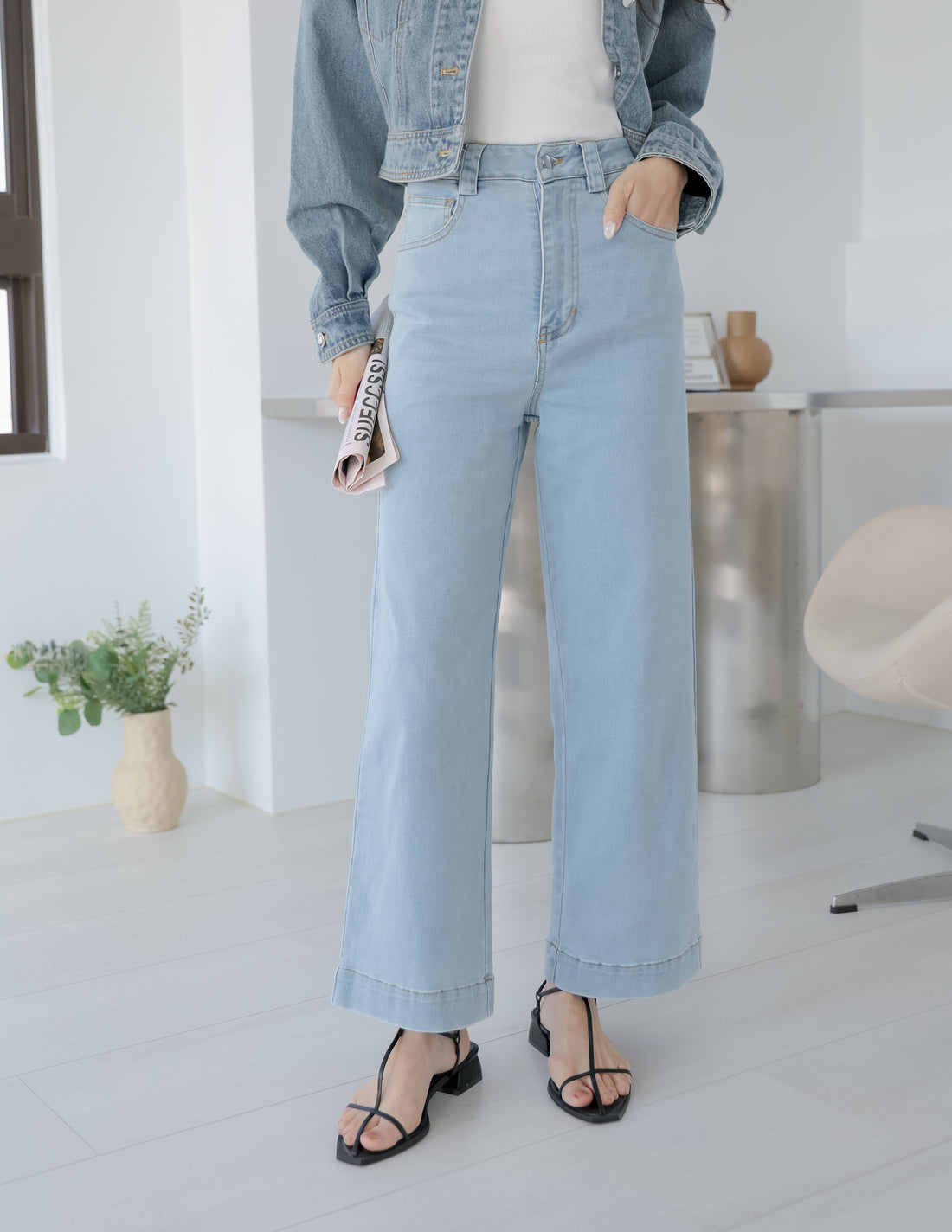 Nadine Straight Leg Jeans in Light Wash