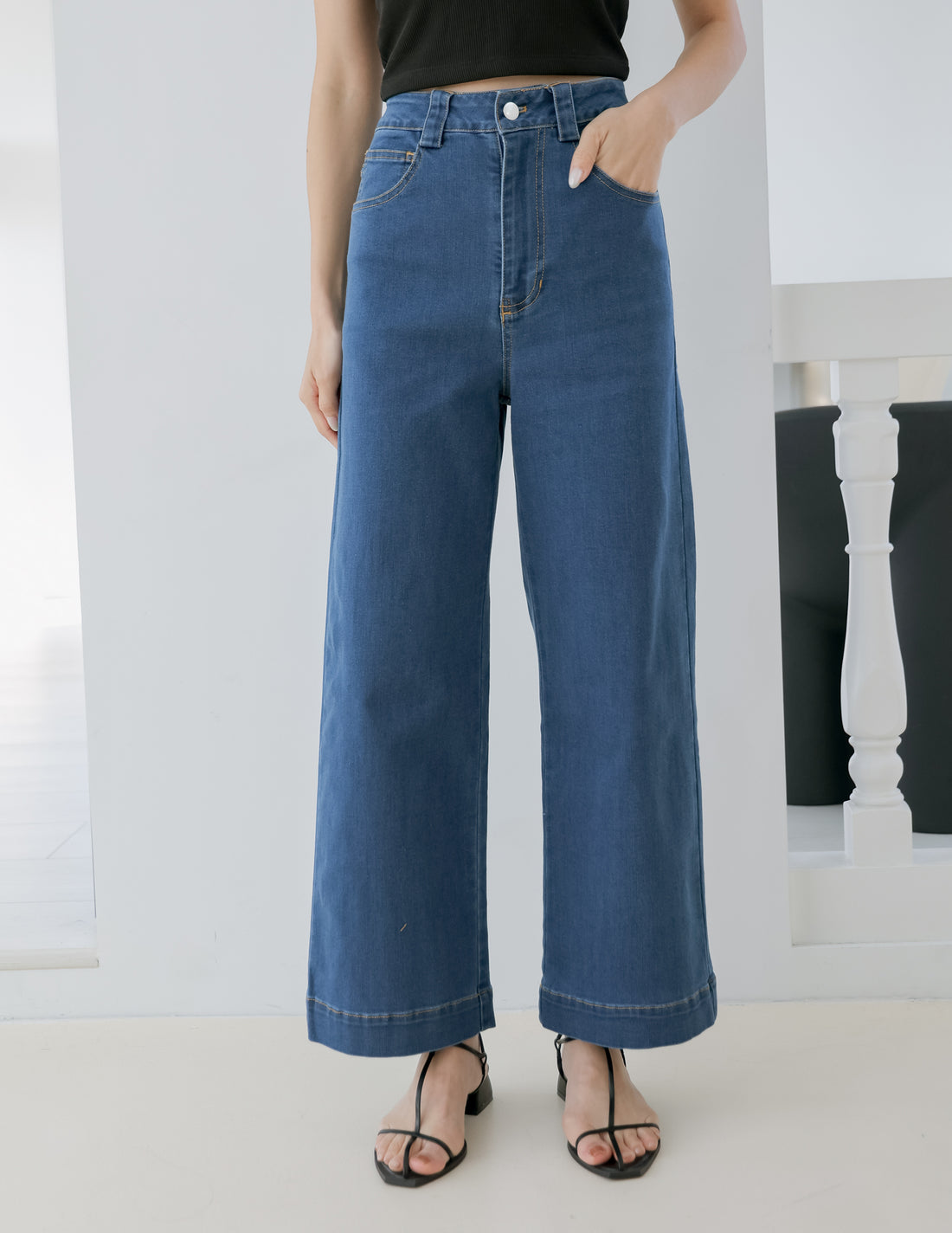 Nadine Straight Leg Jeans in Dark Wash