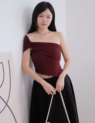 Tyla Padded One-Shoulder Top in Wine